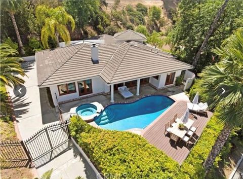 Photo of 17716 Alonzo Place, Encino, CA 91316 (MLS # SR26092773)