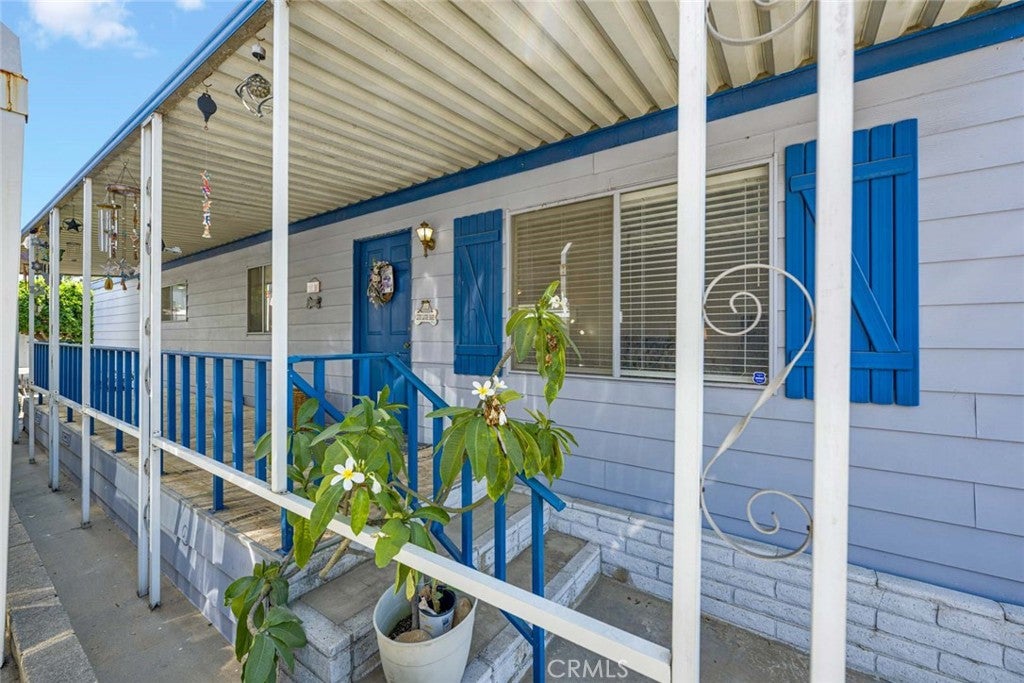 1001 W Lambert 30