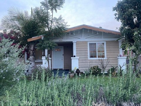 Photo of 3875 Arlington Ave, Los Angeles, CA 90008 (MLS # SR26045981)