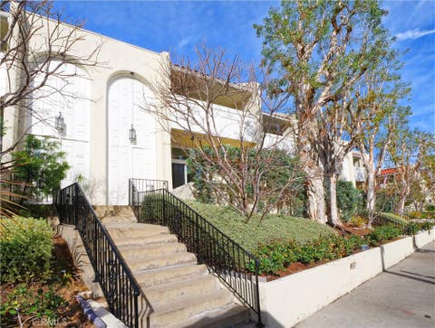 Photo of 405 2nd ST, Hermosa Beach, CA 90254 (MLS # PV26173359)
