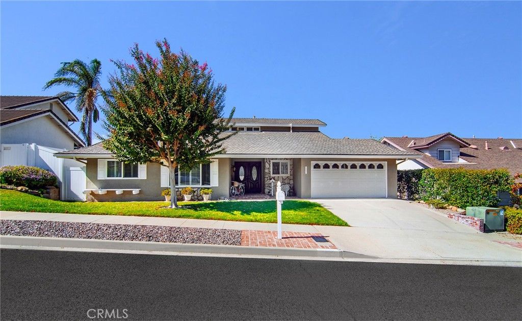 Photo of 1391 Morrow Circle, Thousand Oaks, CA 91362 (MLS # SR26038218)