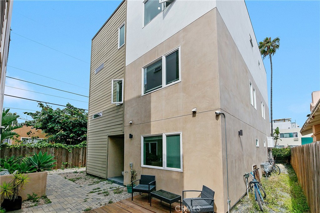 961 N St Andrews