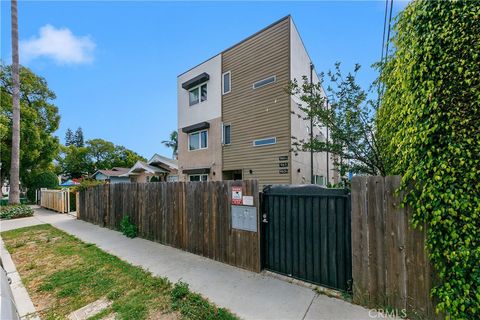 Photo of 961 N St Andrews PL, Los Angeles, CA 90038 (MLS # AR26101898)