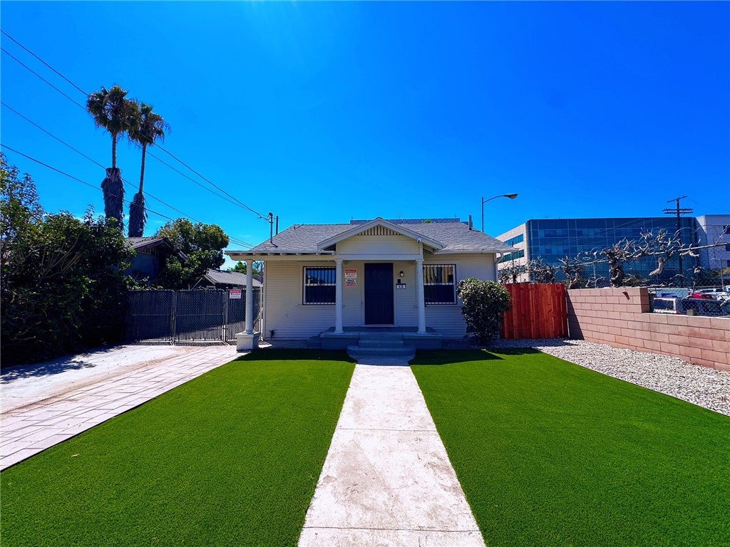 Photo of 938 W 82nd Street, Los Angeles, CA 90044 (MLS # OC26167158)