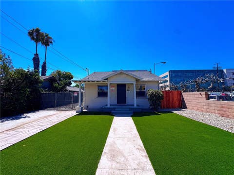 Photo of 938 W 82nd Street, Los Angeles, CA 90044 (MLS # OC26167158)