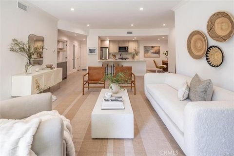 Photo of 4401 Moorpark Way Way, Toluca Lake, CA 91602 (MLS # SR26088310)