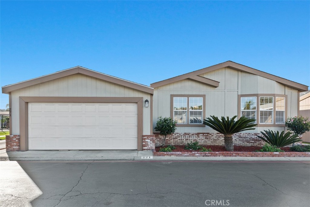 5815 E La Palma Avenue E 271