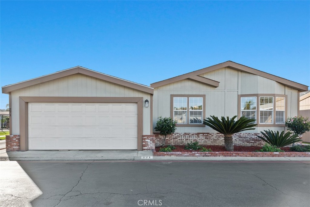 5815 E La Palma Avenue E 271