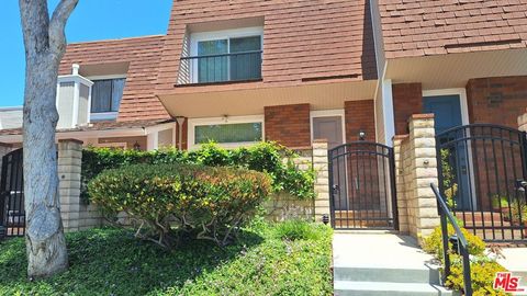 Photo of 13055 MINDANAO Way #3, Marina Del Rey, CA 90292 (MLS # 25543251)