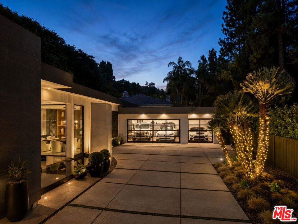 1049 Loma Vista Drive