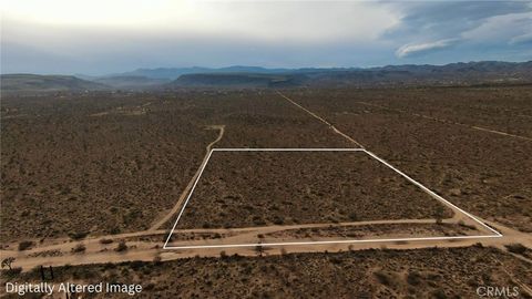 Photo of 2602 Warren Vista Avenue, Yucca Valley, CA 92285 (MLS # JT26031959)