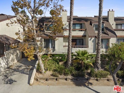 Photo of 620 W Hyde Park Boulevard #103, Inglewood, CA 90302 (MLS # 26989119)