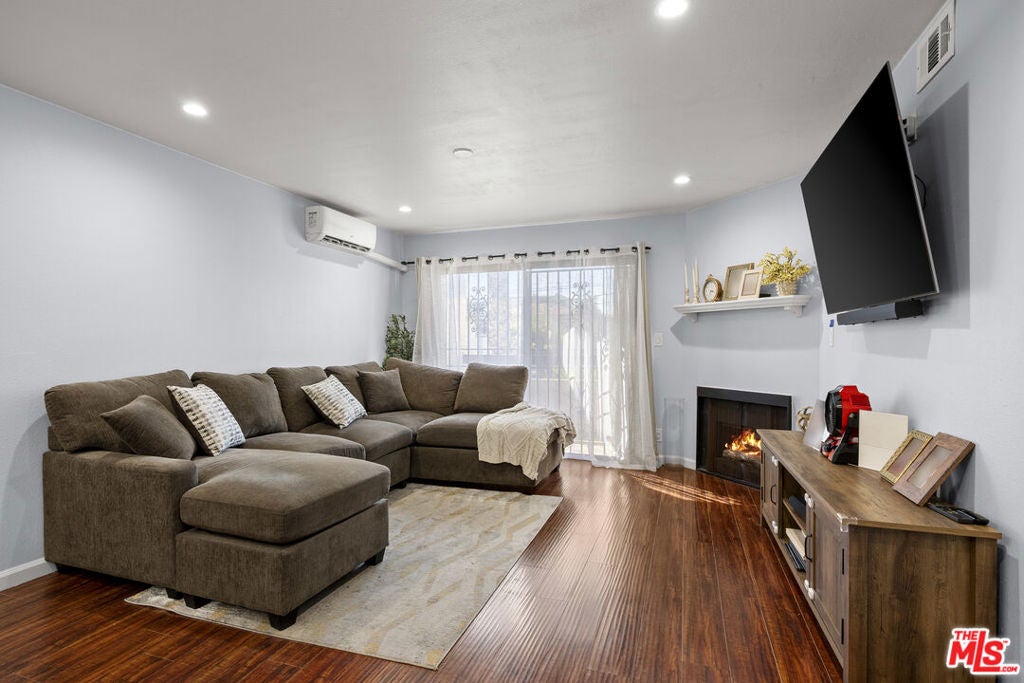620 W Hyde Park Boulevard 103