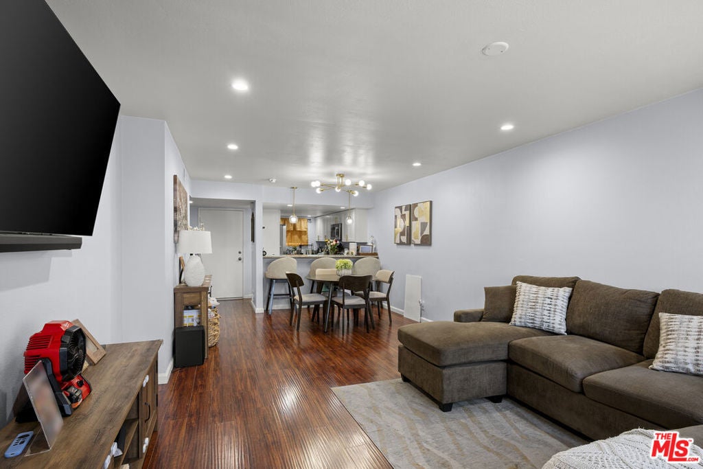 620 W Hyde Park Boulevard 103