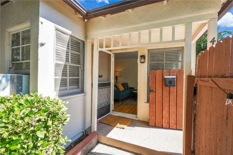 Photo of 4270 Troost, Studio City, CA 91604 (MLS # SR26195699)