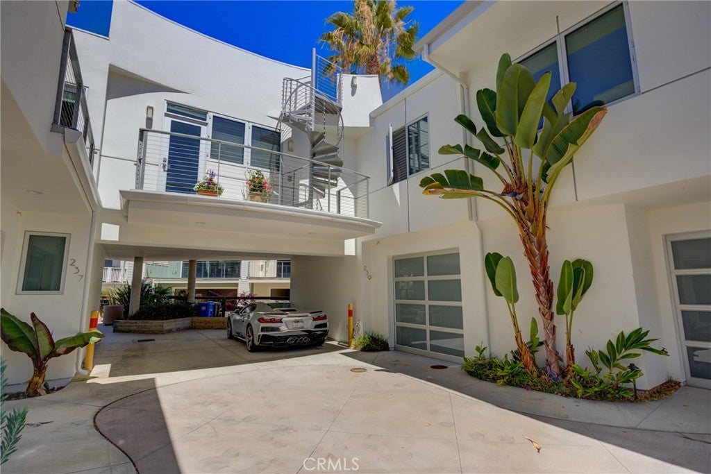 239 San Miguel