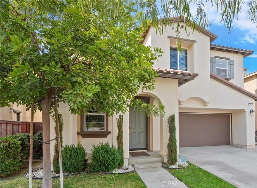 Stunning updated home with a light, open, contemporary feel. This highly upgraded four bedroom home in warm and welcoming with wide plank laminate flooring and beautiful upgrades thru out. The kitchen has quartz counters, stainless appliances, center island, breakfast bar and loads of storage space. The kitchen eating area opens to the back for easy access to the back patio for outside dining or relaxing. The kitchen also opens to the spacious family with custom wet bar. The living and dining rooms are open and bright and offer a great flow to the entire downstairs. Upstairs the large primary suite and adjoining bath will not disappoint, with a very spacious walk in closet, a bath with separate WC, dual sinks, and separate tub and shower area. For ease and convenience, the laundry room is upstairs. There are three additional bedrooms upstairs and a large guest bath. The Riverbend community
has an olympic sized pool, lighted tennis courts, a playground, basketball courts and easy access to the Sant Ana River Bed.