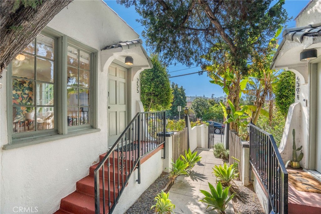 255 Isabel Street St