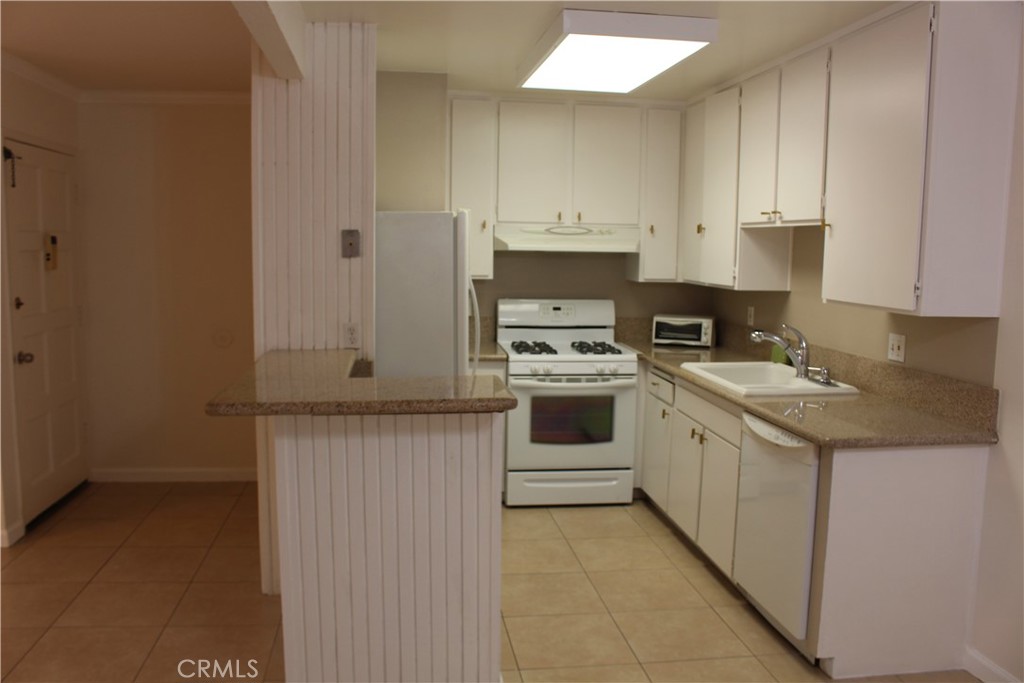 1001 W Macarthur Boulevard 21