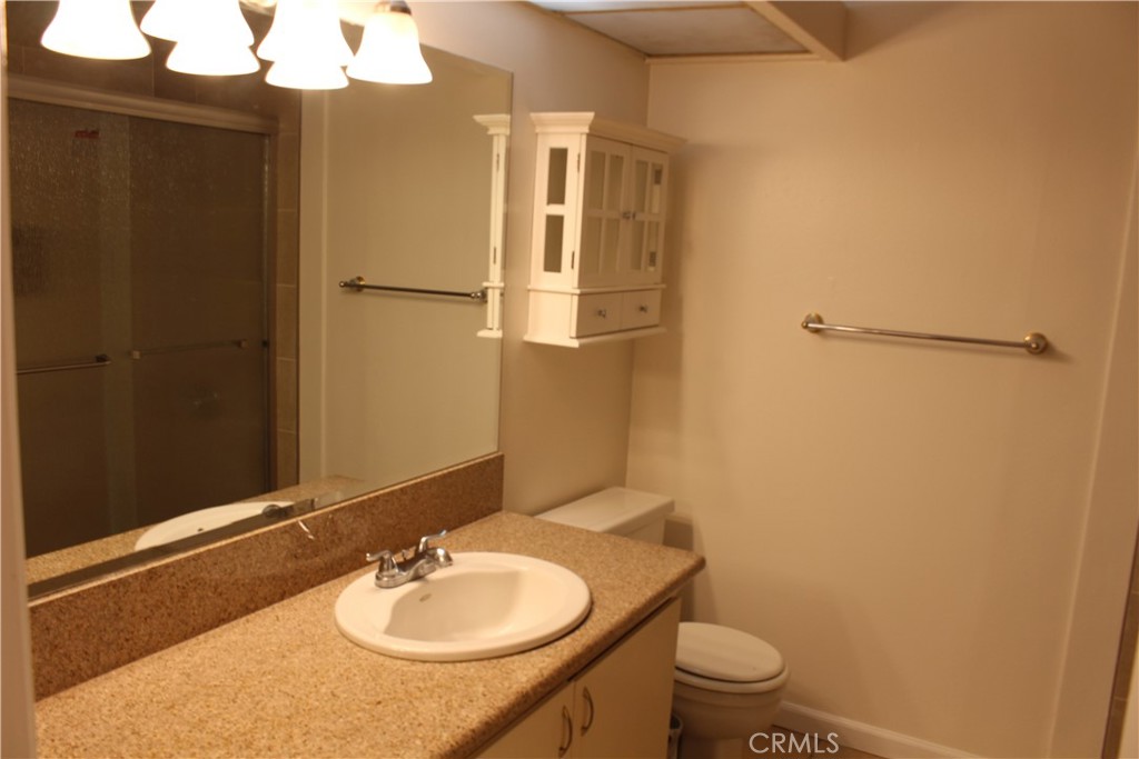 1001 W Macarthur Boulevard 21