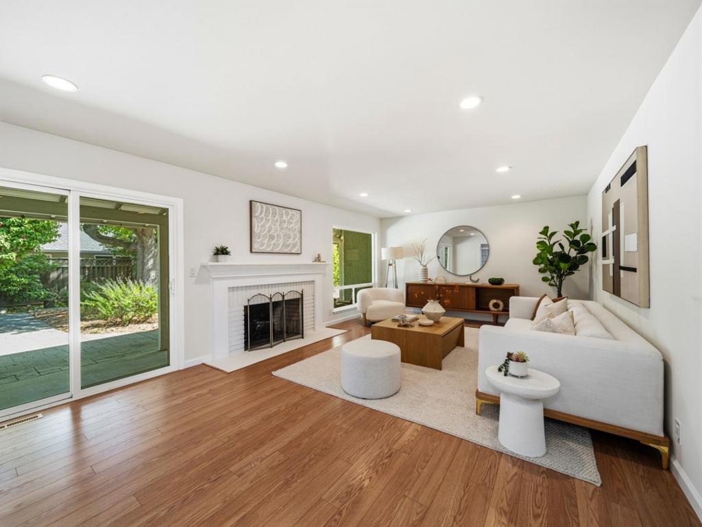 12100 Saraglen Drive