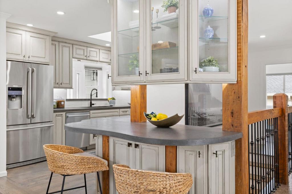 145 Devonshire Boulevard