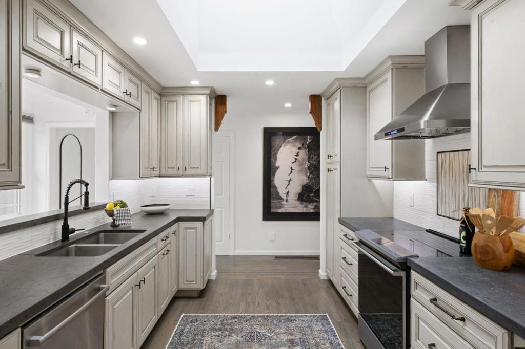 145 Devonshire Boulevard