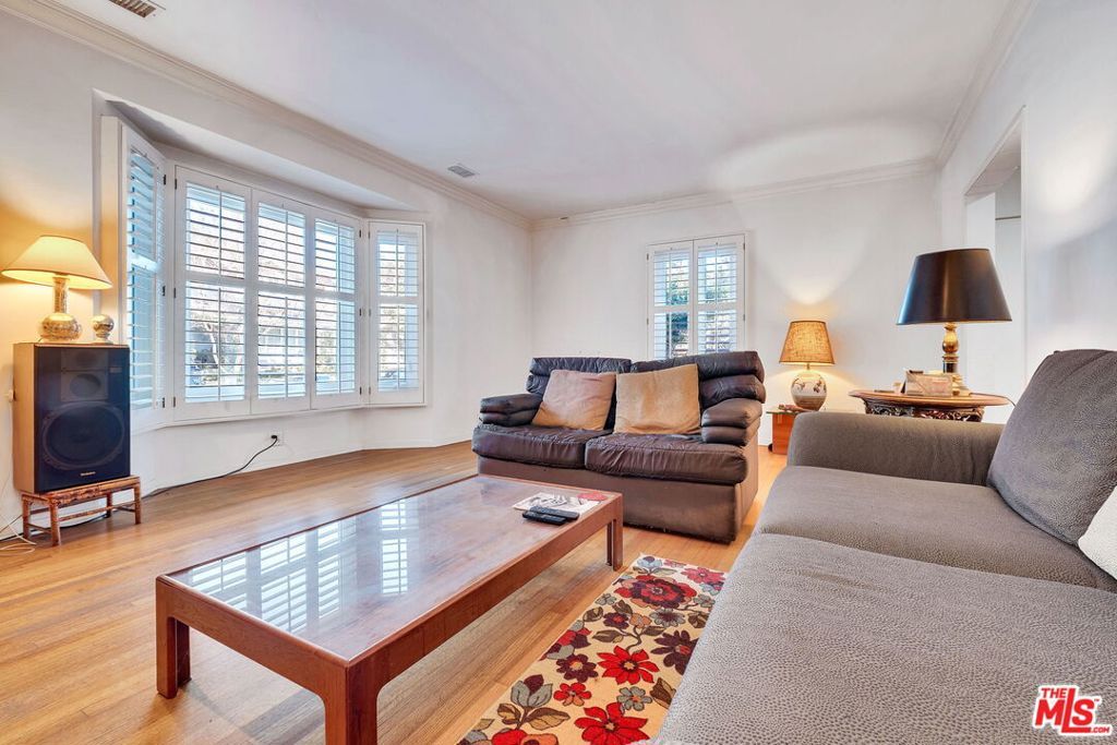 Photo of 11450 Bolas Street, Los Angeles, CA 90049 (MLS # 26640491)