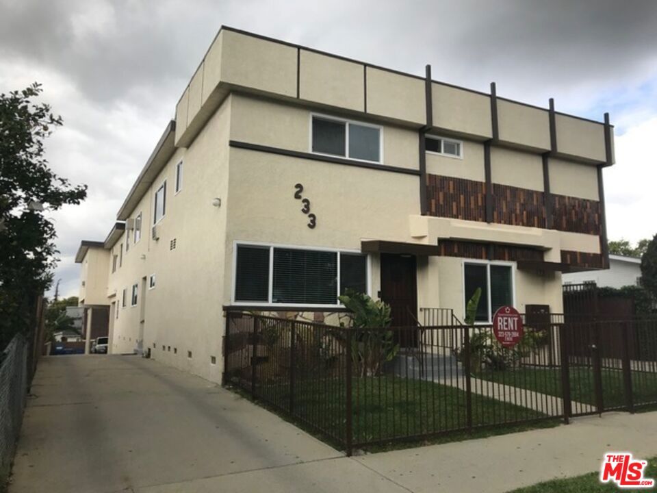 233 N PARK VIEW Street 3