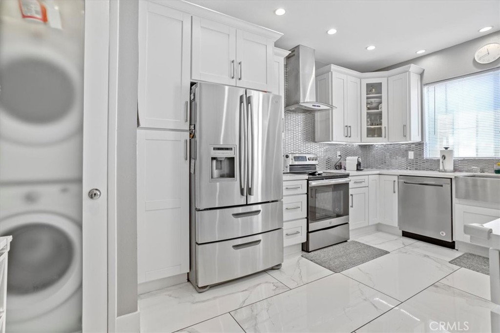 Properties 4 5216 Yarmouth Avenue 306