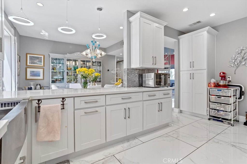 Properties 3 5216 Yarmouth Avenue 306