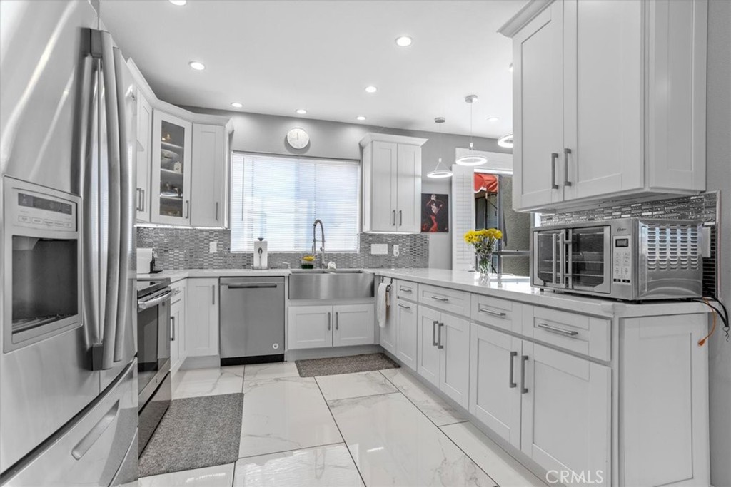 Properties 1 5216 Yarmouth Avenue 306