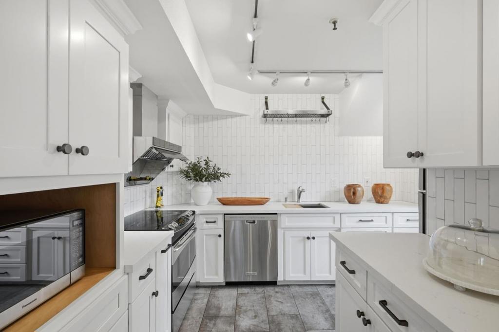 365 Forest Avenue 2F