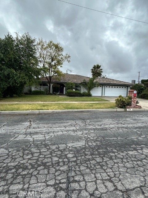 Photo of 928 W Buffington St, Upland, CA 91784 (MLS # OC26078879)