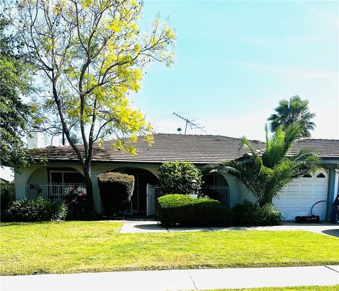 Photo of 928 W Buffington St, Upland, CA 91784 (MLS # OC26078879)
