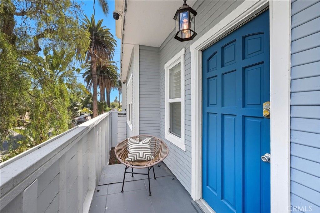 Photo of 905 5th Avenue, Venice, CA 90291 (MLS # SB25230003)