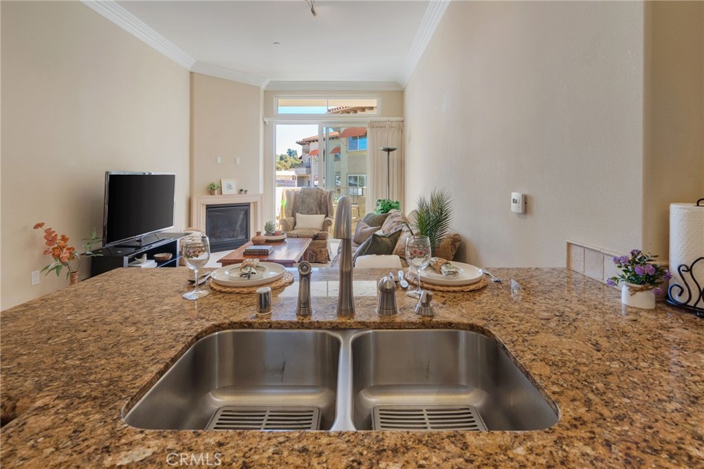 901 Deep Valley Dr 213