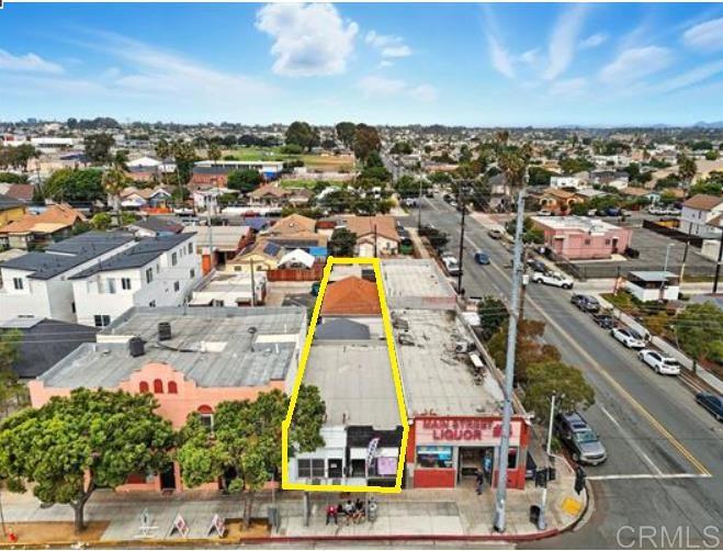 Main image without alt text