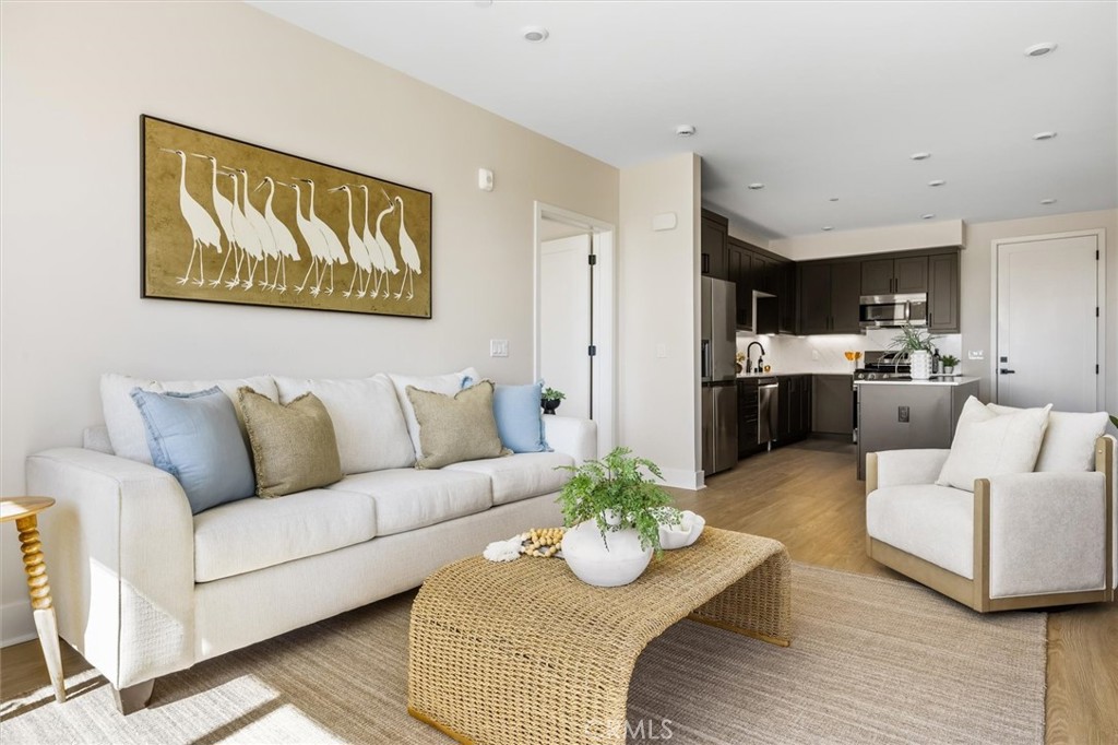 401 W Grand Avenue 202