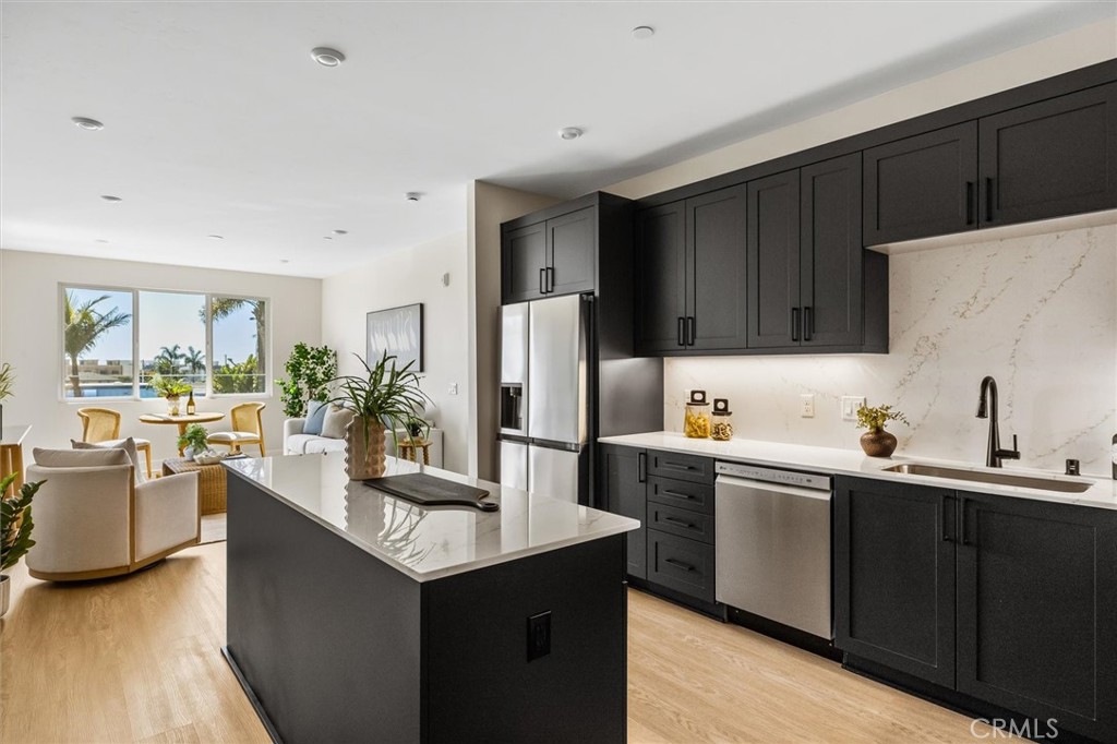 401 W Grand Avenue 202