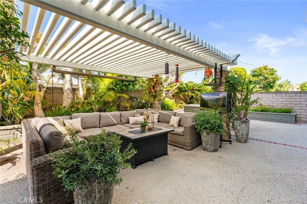 listing image 130722237879379178727