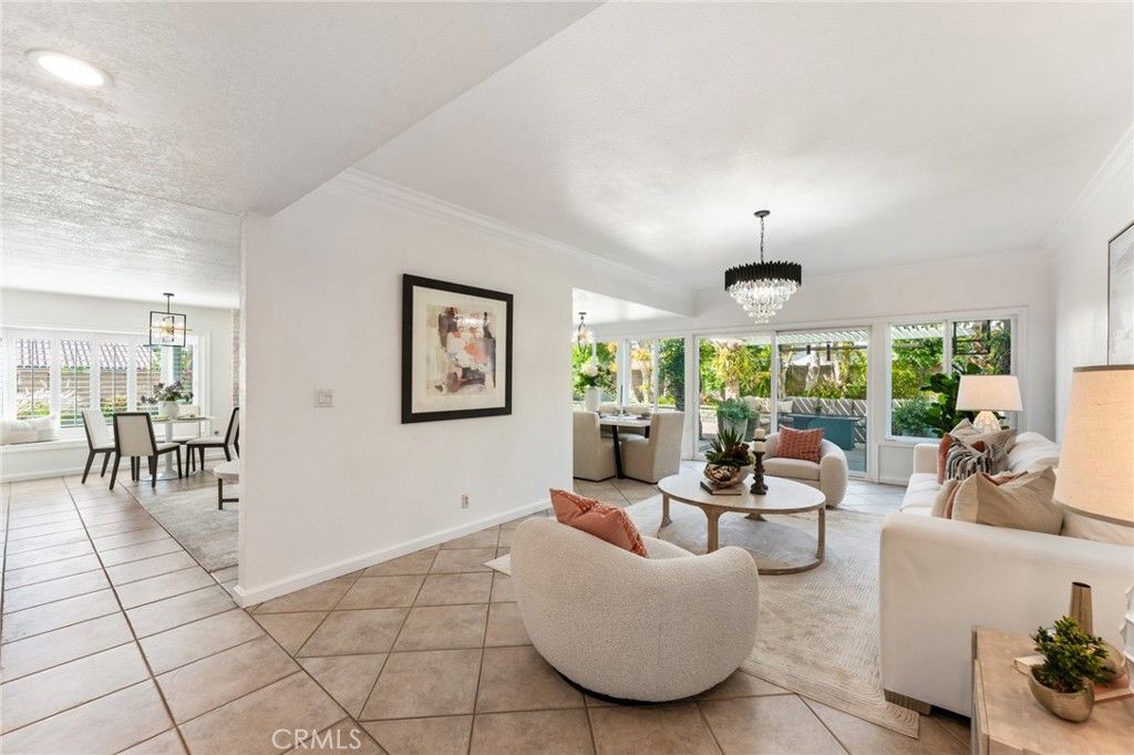 listing image 130726143179037446425