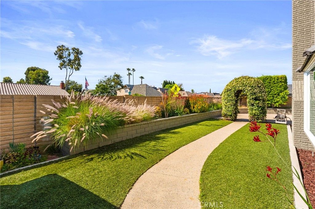 listing image 130721645600258828667