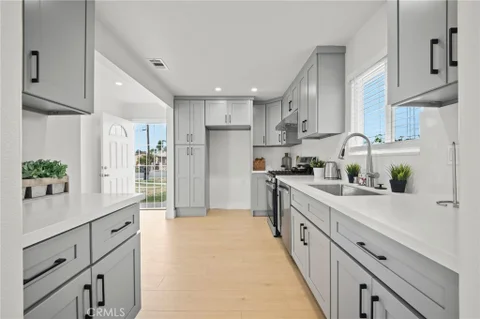 MLS: OC26210915