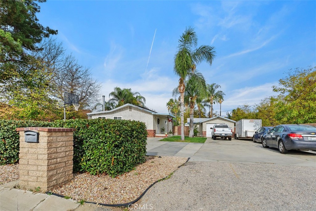 4822 E Lincoln
