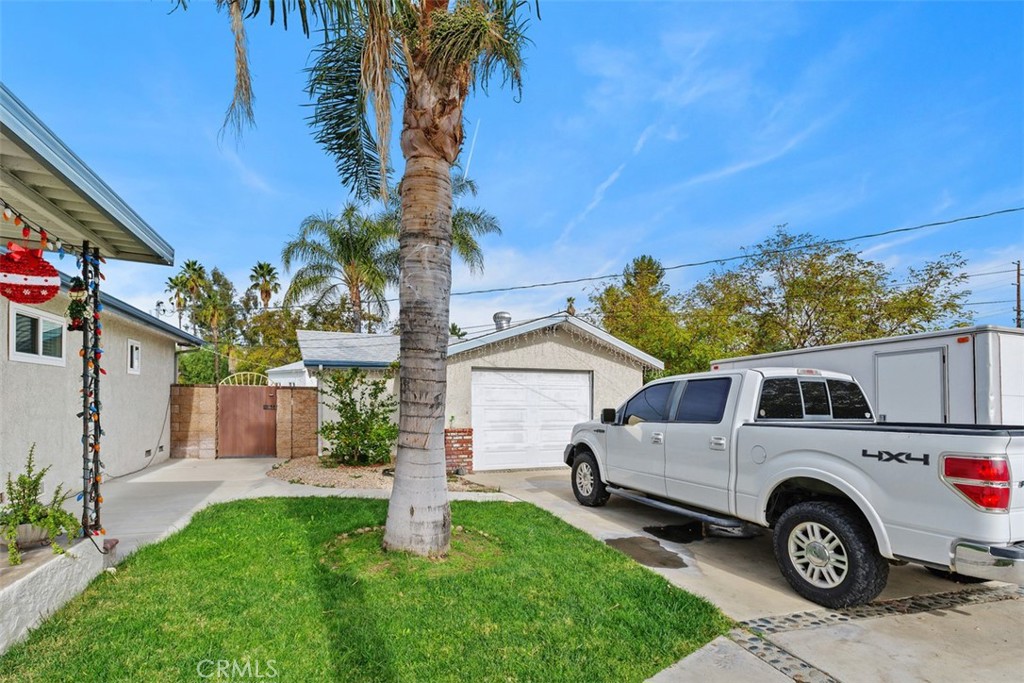 4822 E Lincoln
