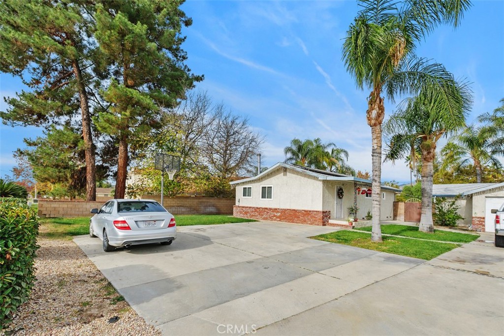 4822 E Lincoln