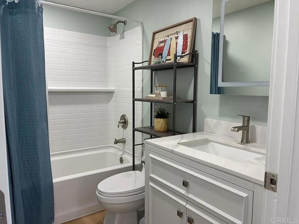 4660 N River Road 136