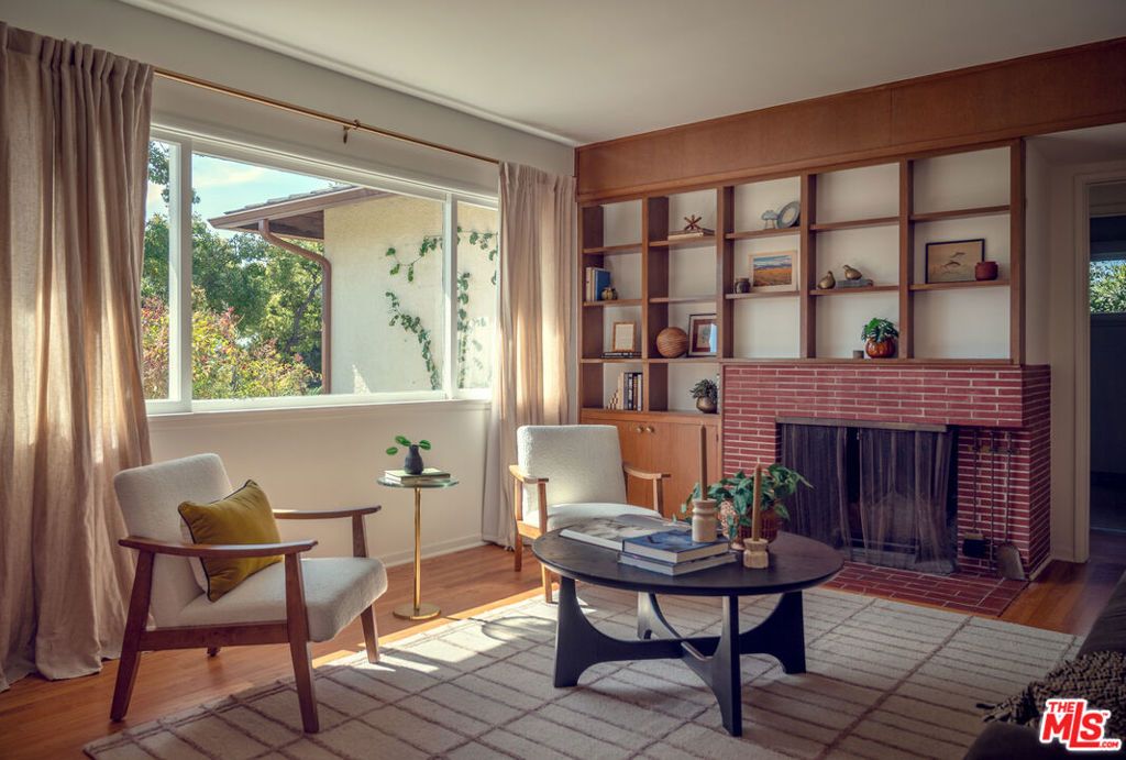 Photo of 3325 Primavera Street, Pasadena, CA 91107 (MLS # 26657685)