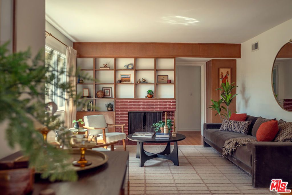 Photo of 3325 Primavera Street, Pasadena, CA 91107 (MLS # 26657685)